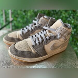 AIR JORDAN 1 MID SE COCONUT MILK GUM MENS BASKETBALL SHOES